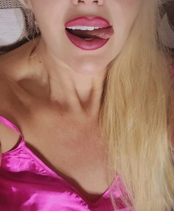 💦 У меня опыт, который позволяет мне проводить незабываемые встречи, наполненные страстью и желанием. 💋 Я профессионалка в обеспечении твоего удовольствия и комфорта. Мои услуги включают массаж, стриптиз и многое другое, чтобы разнообразить наше время вместе. 😈 Я открыта для разных экспериментов, горячих игр и парных встреч. Мои фото реальны, я живу в Москве и готова стать твоей романтической дикой кошечкой на ночь. 🐾 Не упусти возможность окунуться в мир наслаждений со мной! 🔥💫 Елизавета