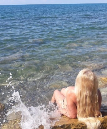 💦 У меня опыт, который позволяет мне проводить незабываемые встречи, наполненные страстью и желанием. 💋 Я профессионалка в обеспечении твоего удовольствия и комфорта. Мои услуги включают массаж, стриптиз и многое другое, чтобы разнообразить наше время вместе. 😈 Я открыта для разных экспериментов, горячих игр и парных встреч. Мои фото реальны, я живу в Москве и готова стать твоей романтической дикой кошечкой на ночь. 🐾 Не упусти возможность окунуться в мир наслаждений со мной! 🔥💫 Елизавета